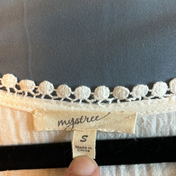 White tunic top with cute detail. Sheer and fits loose. - Picture 3 of 5